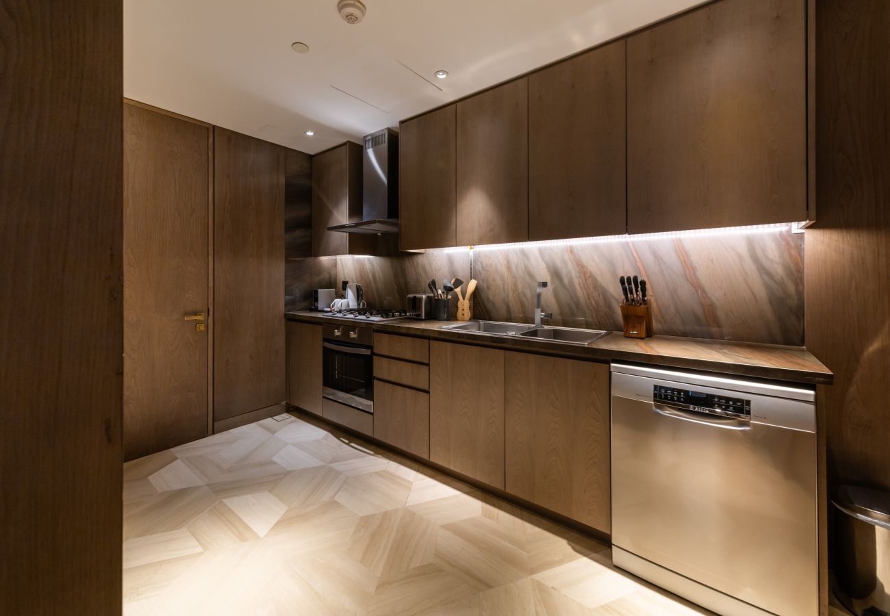 Apartment in Dubai - Luxurious Sea View Apt at FIVE Palm Jumeirah