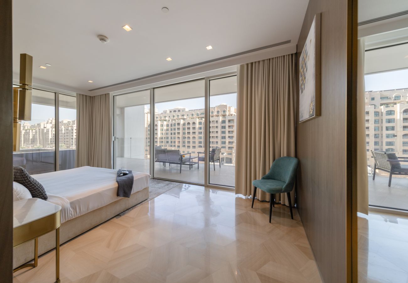 Apartment in Dubai - Luxurious Sea View Apt at FIVE Palm Jumeirah