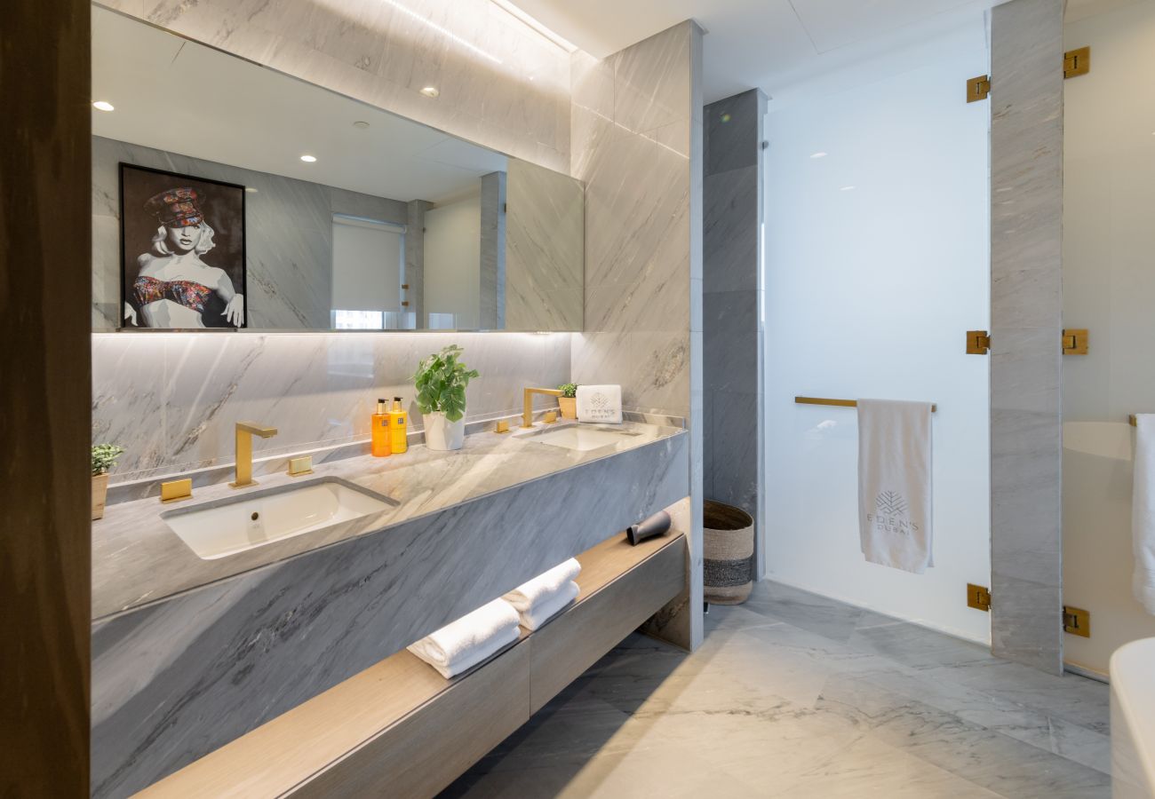 Apartment in Dubai - Luxurious Sea View Apt at FIVE Palm Jumeirah