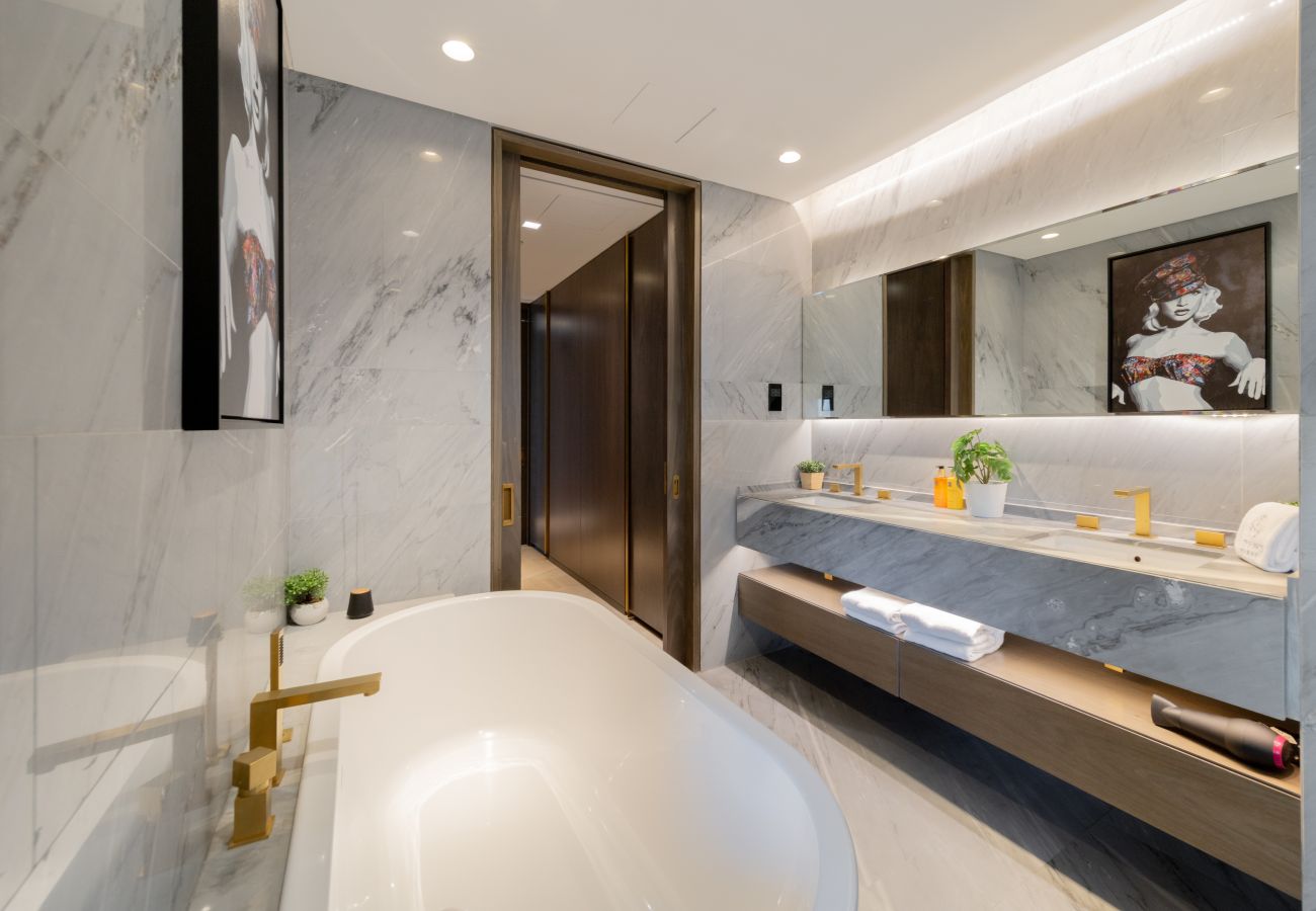 Apartment in Dubai - Luxurious Sea View Apt at FIVE Palm Jumeirah