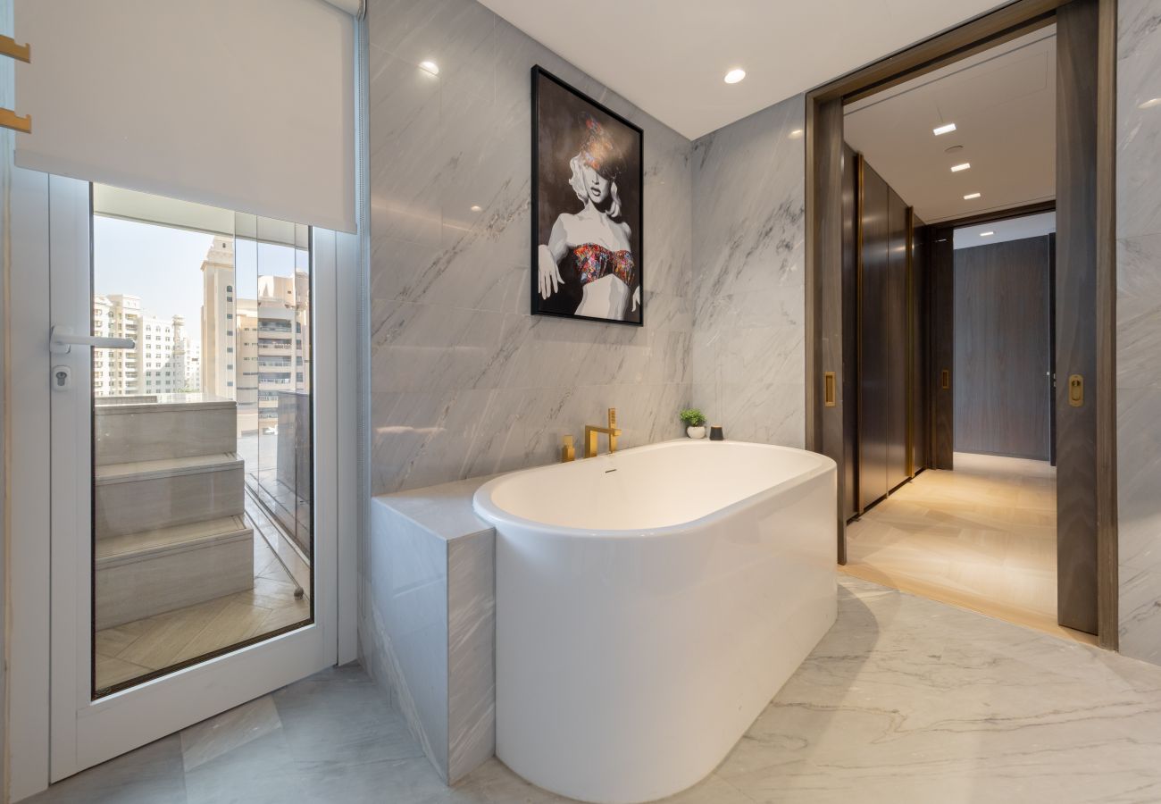 Apartment in Dubai - Luxurious Sea View Apt at FIVE Palm Jumeirah