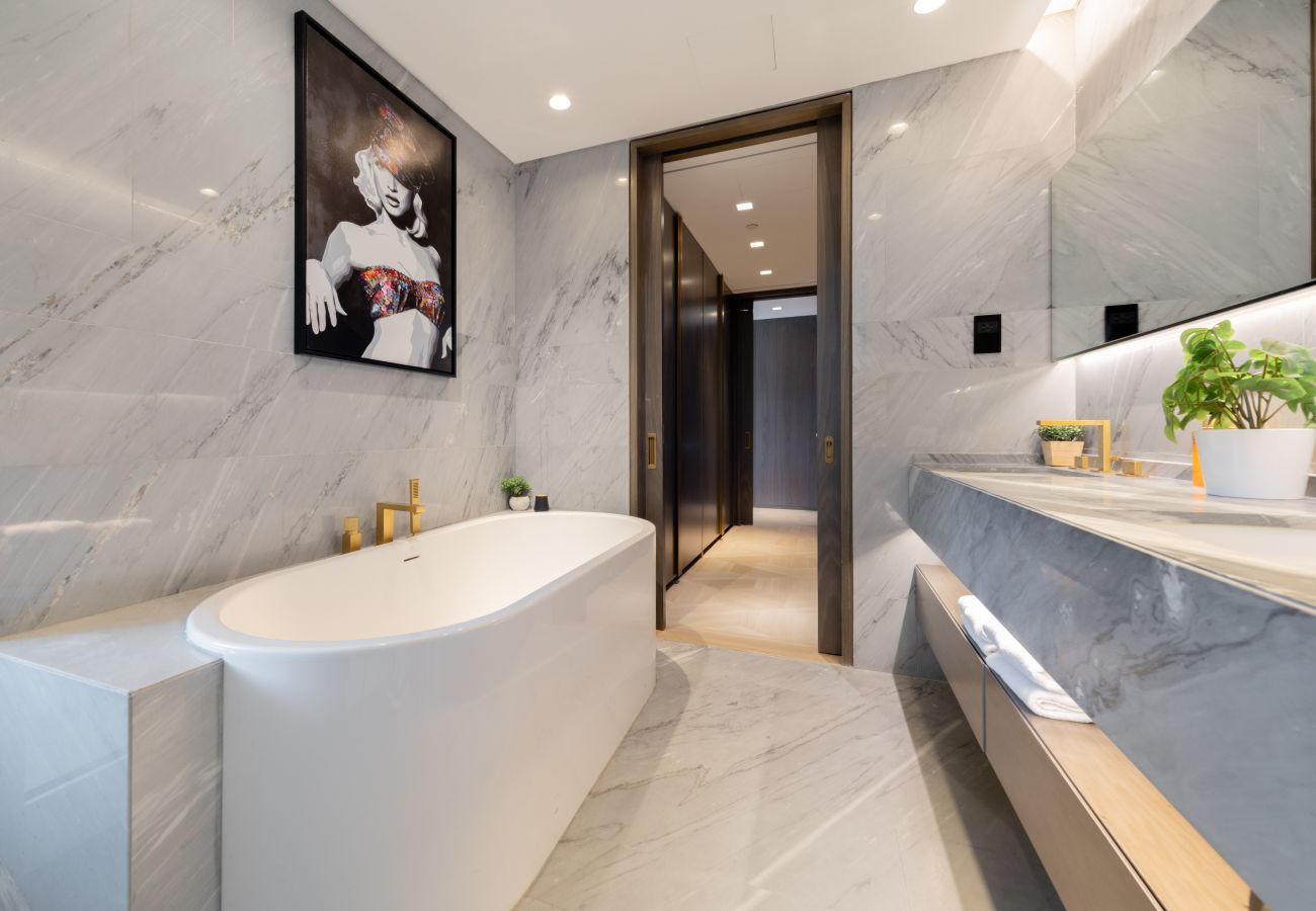 Apartment in Dubai - Luxurious Sea View Apt at FIVE Palm Jumeirah