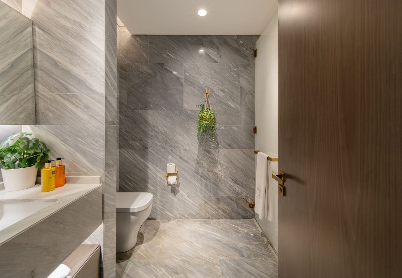 Apartment in Dubai - Luxurious Sea View Apt at FIVE Palm Jumeirah