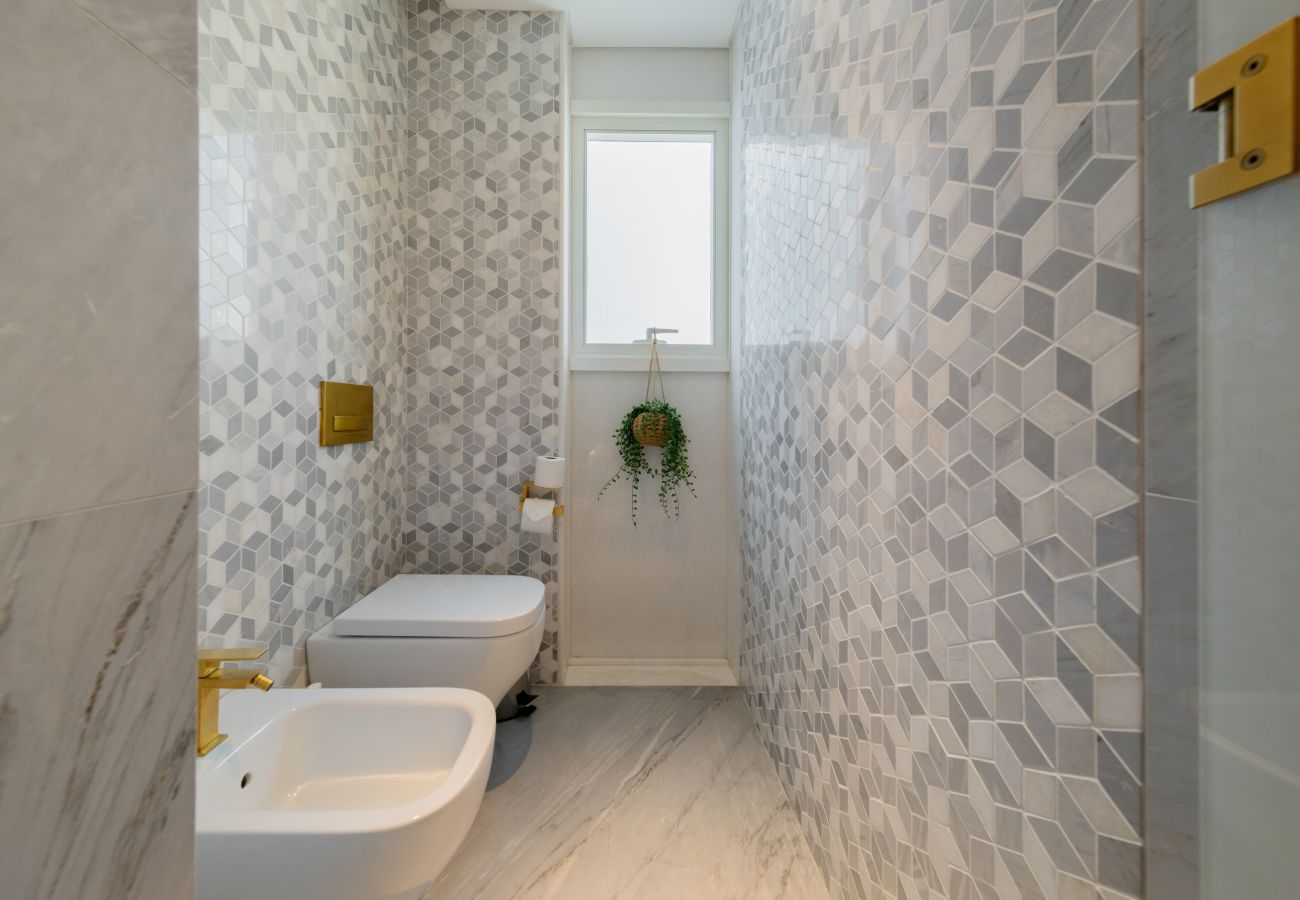 Apartment in Dubai - Luxurious Sea View Apt at FIVE Palm Jumeirah