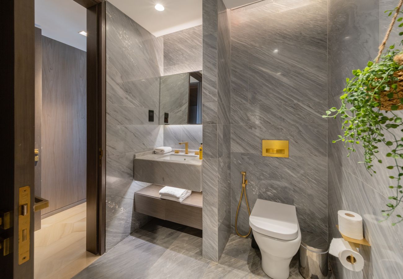 Apartment in Dubai - Luxurious Sea View Apt at FIVE Palm Jumeirah