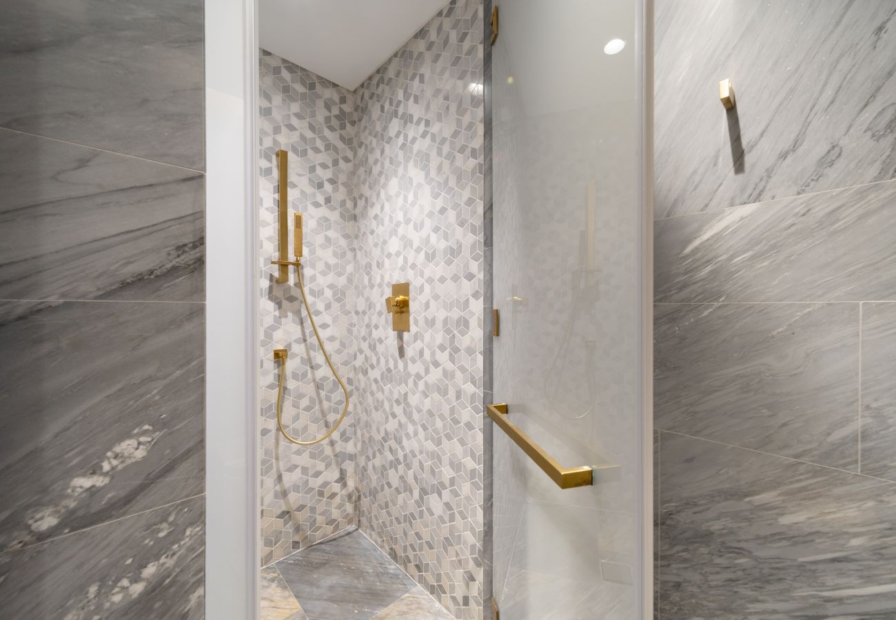 Apartment in Dubai - Luxurious Sea View Apt at FIVE Palm Jumeirah