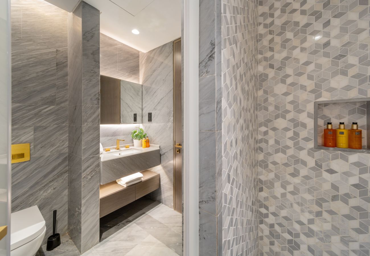 Apartment in Dubai - Luxurious Sea View Apt at FIVE Palm Jumeirah