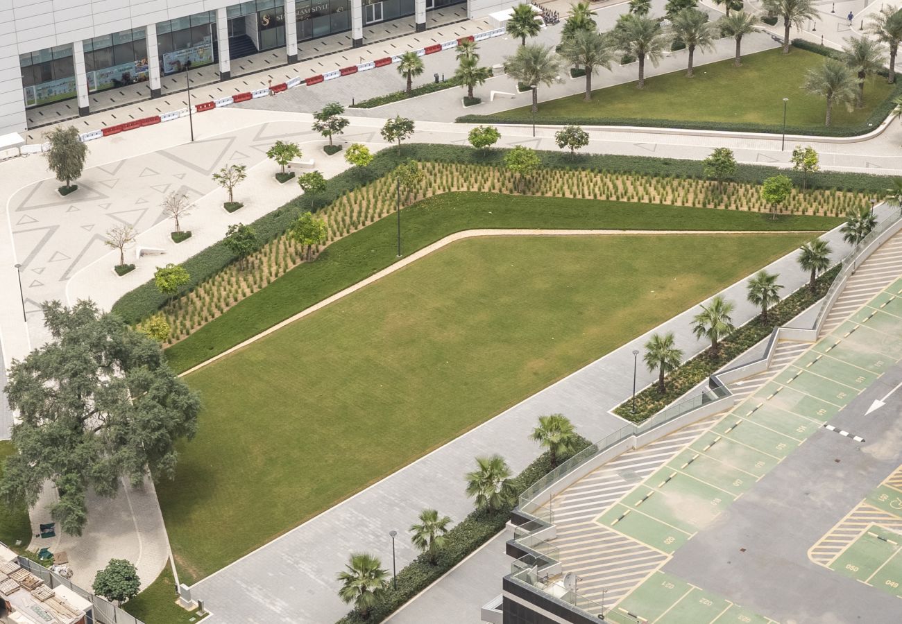 Apartment in Dubai - Spectacular 1BR Apt with Skyscrapers View