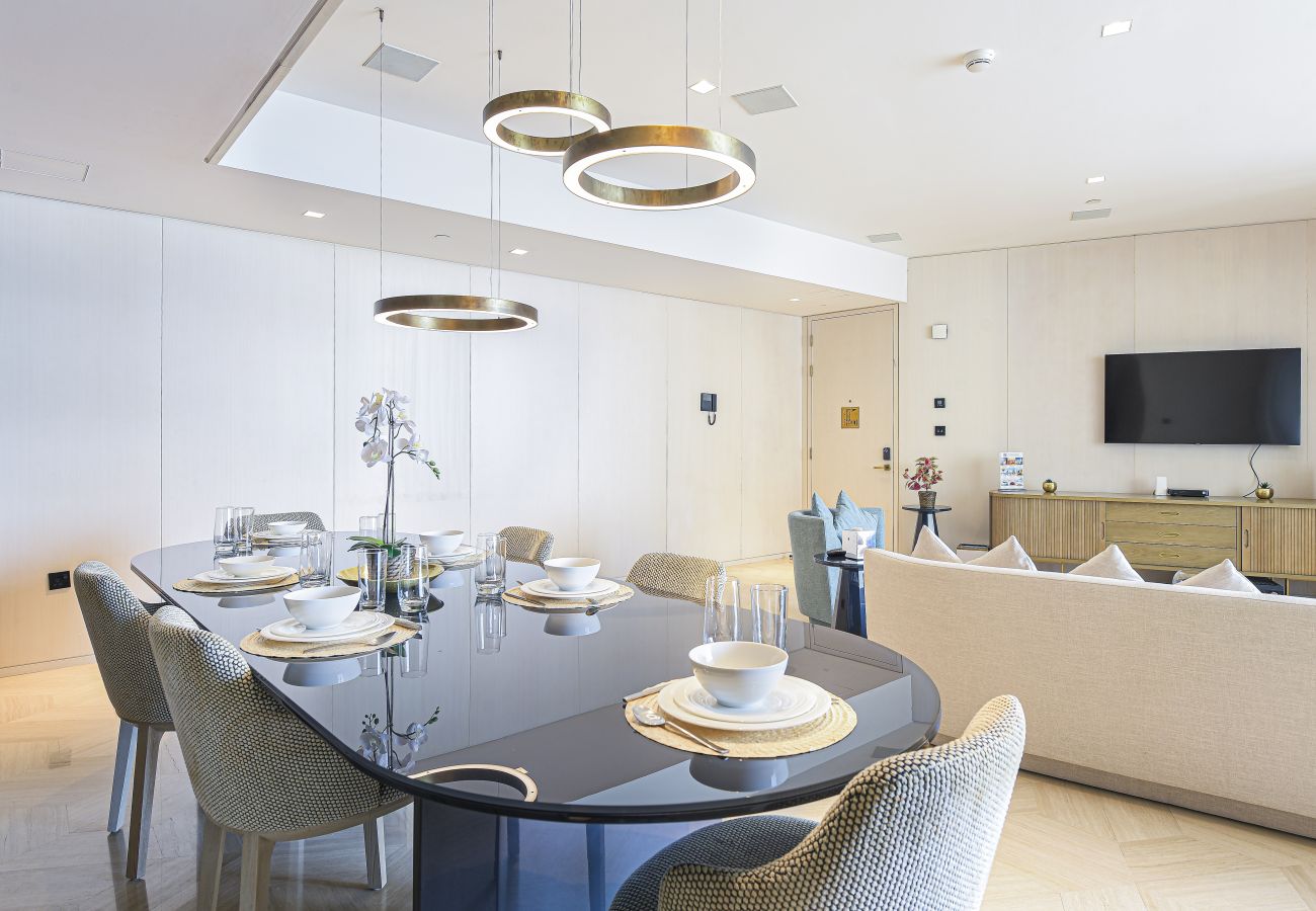 Apartment in Dubai - Glamorous 2BR Apt at FIVE with Seaview