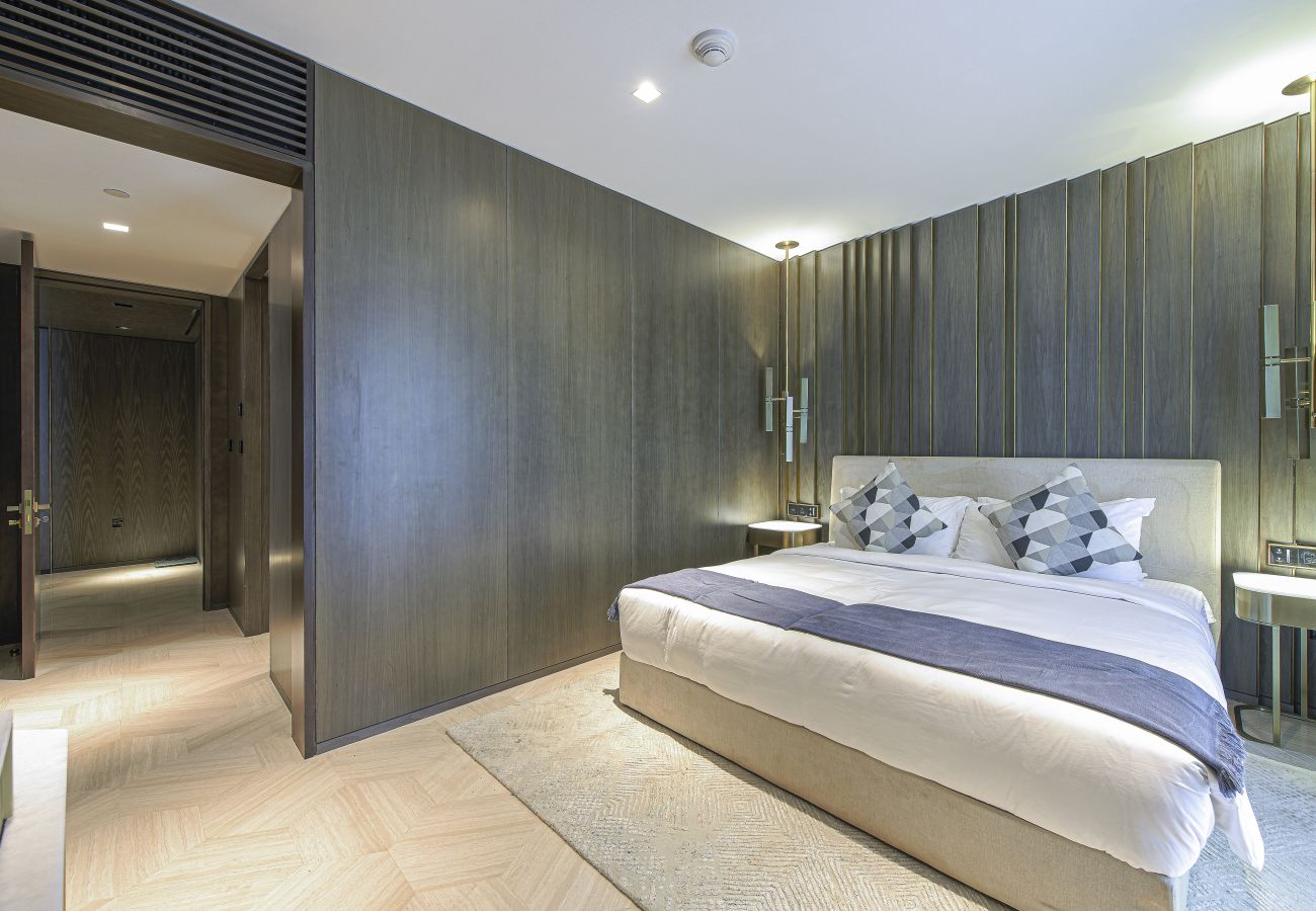 Apartment in Dubai - Glamorous 2BR Apt at FIVE with Seaview