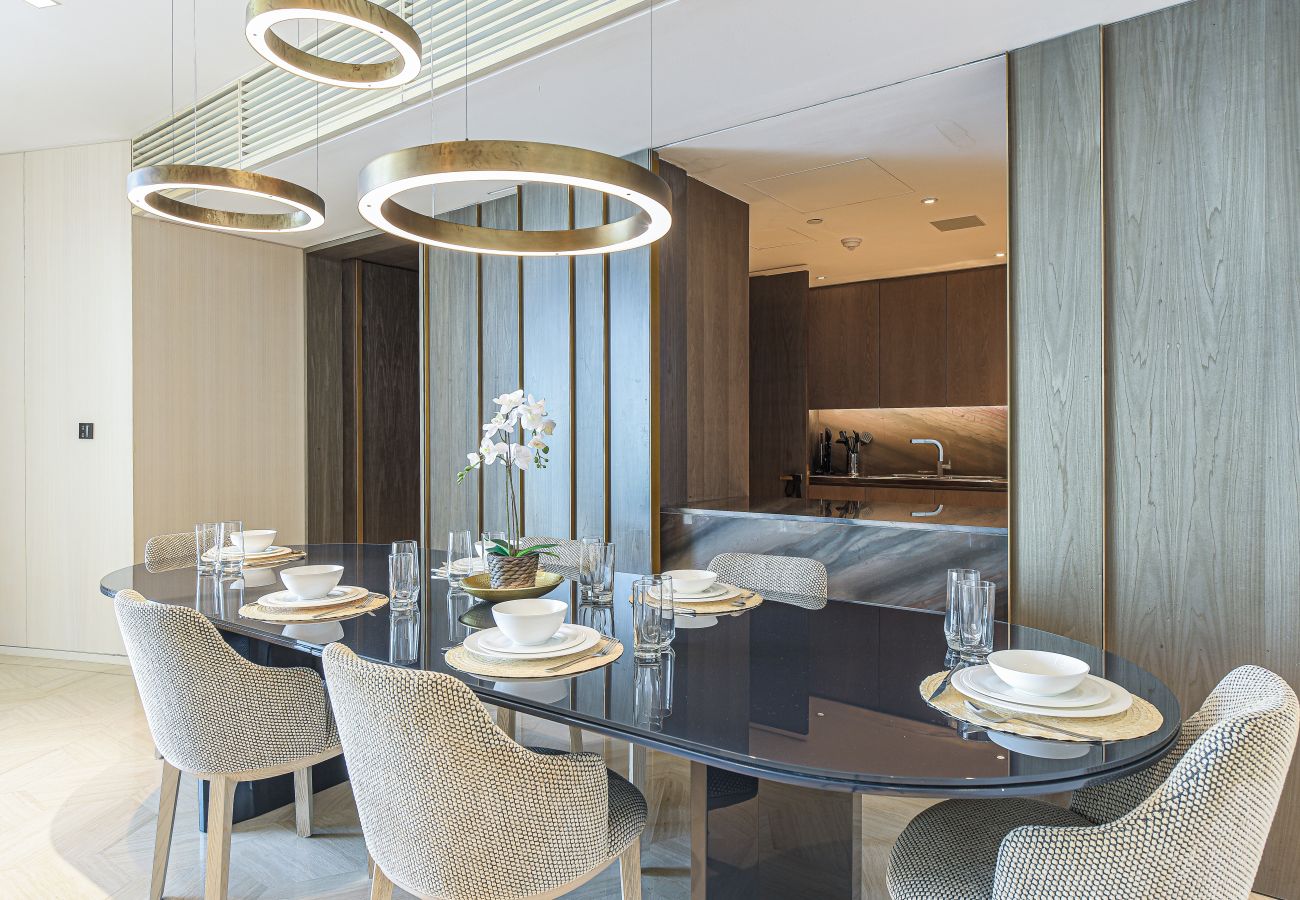 Apartment in Dubai - Glamorous 2BR Apt at FIVE with Seaview