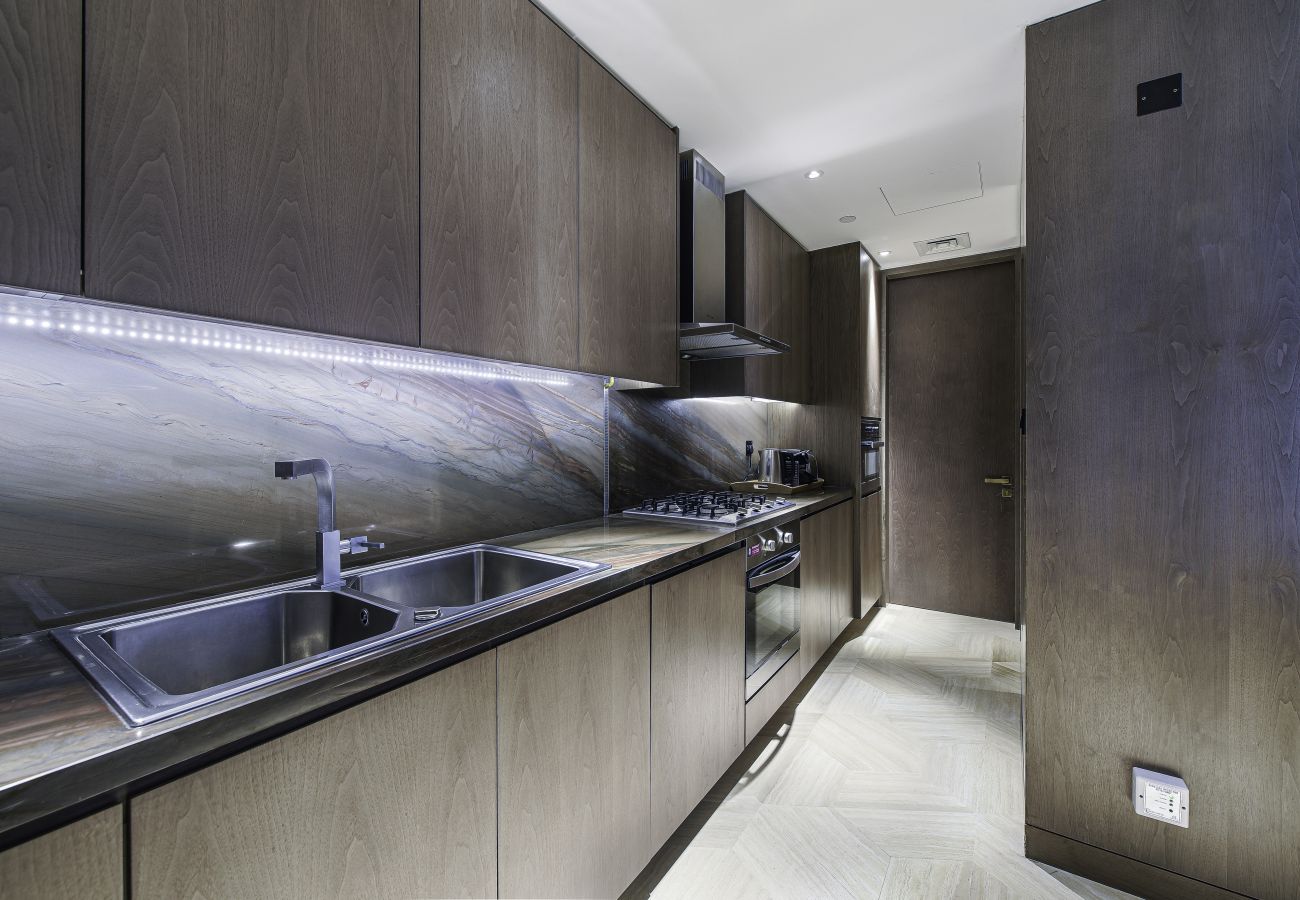 Apartment in Dubai - Glamorous 2BR Apt at FIVE with Seaview
