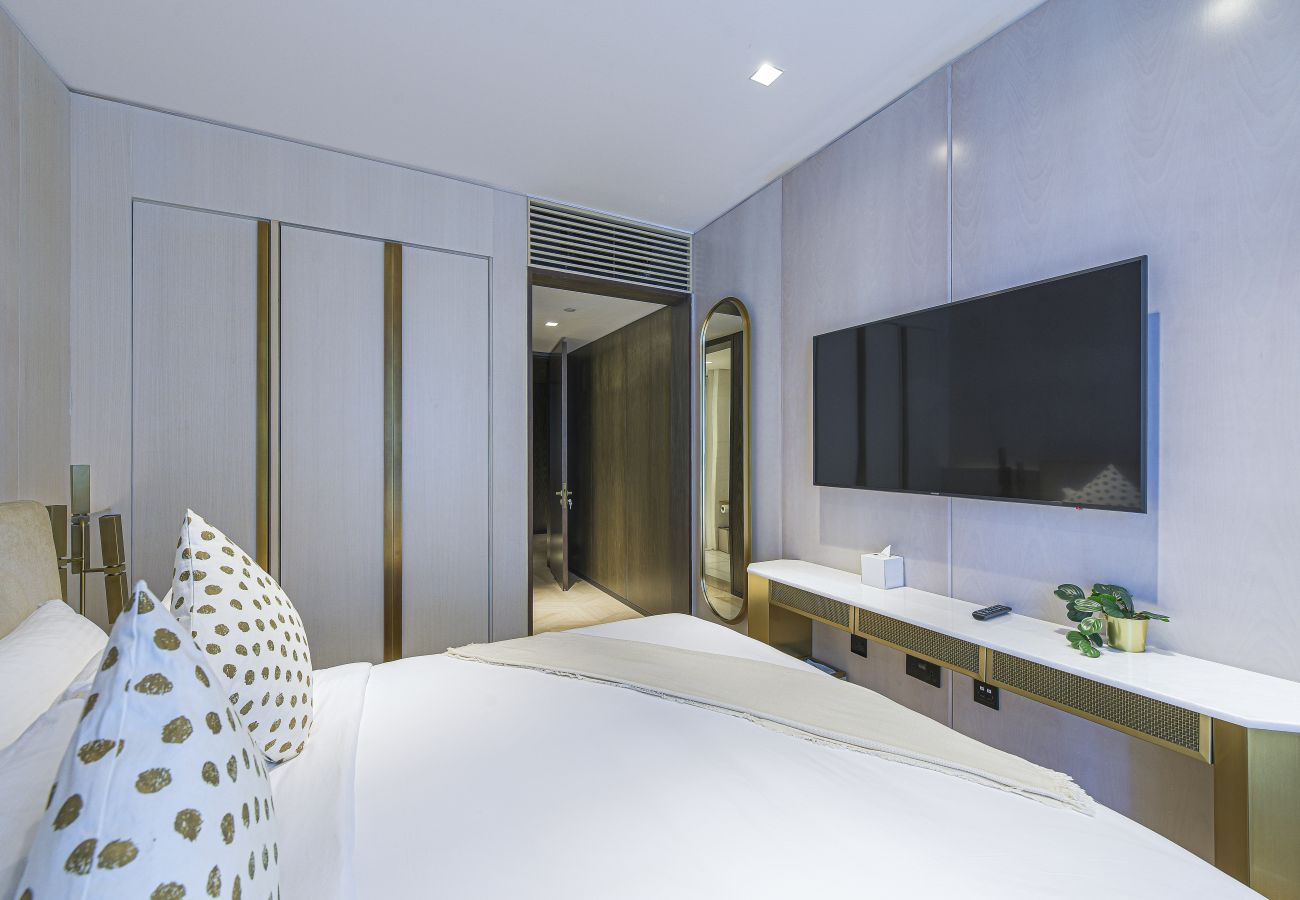 Apartment in Dubai - Glamorous 2BR Apt at FIVE with Seaview