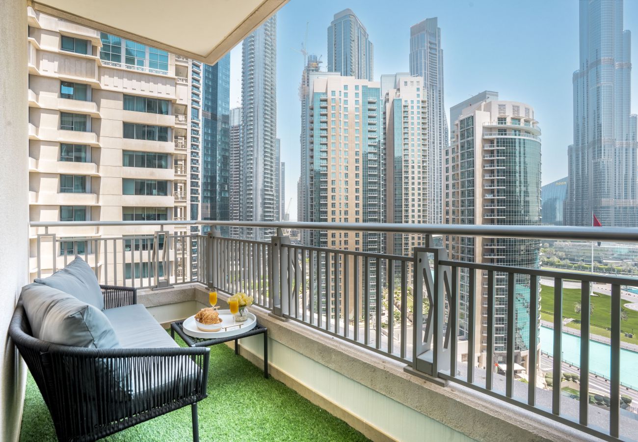 Apartment in Dubai - Contemporary 2BR Apt w/ Burj Khalifa & Fountain Views