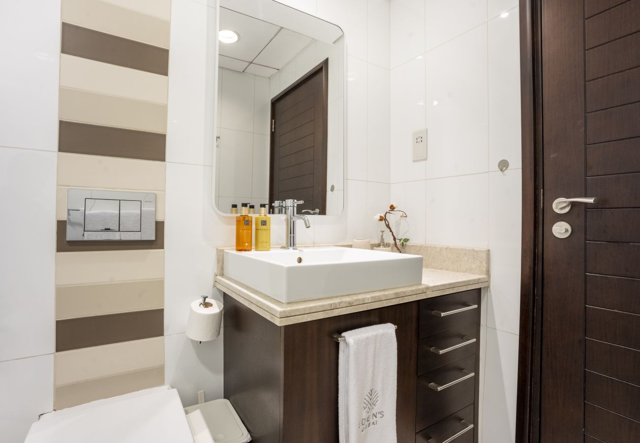Apartment in Dubai - Contemporary 2BR Apt w/ Burj Khalifa & Fountain Views
