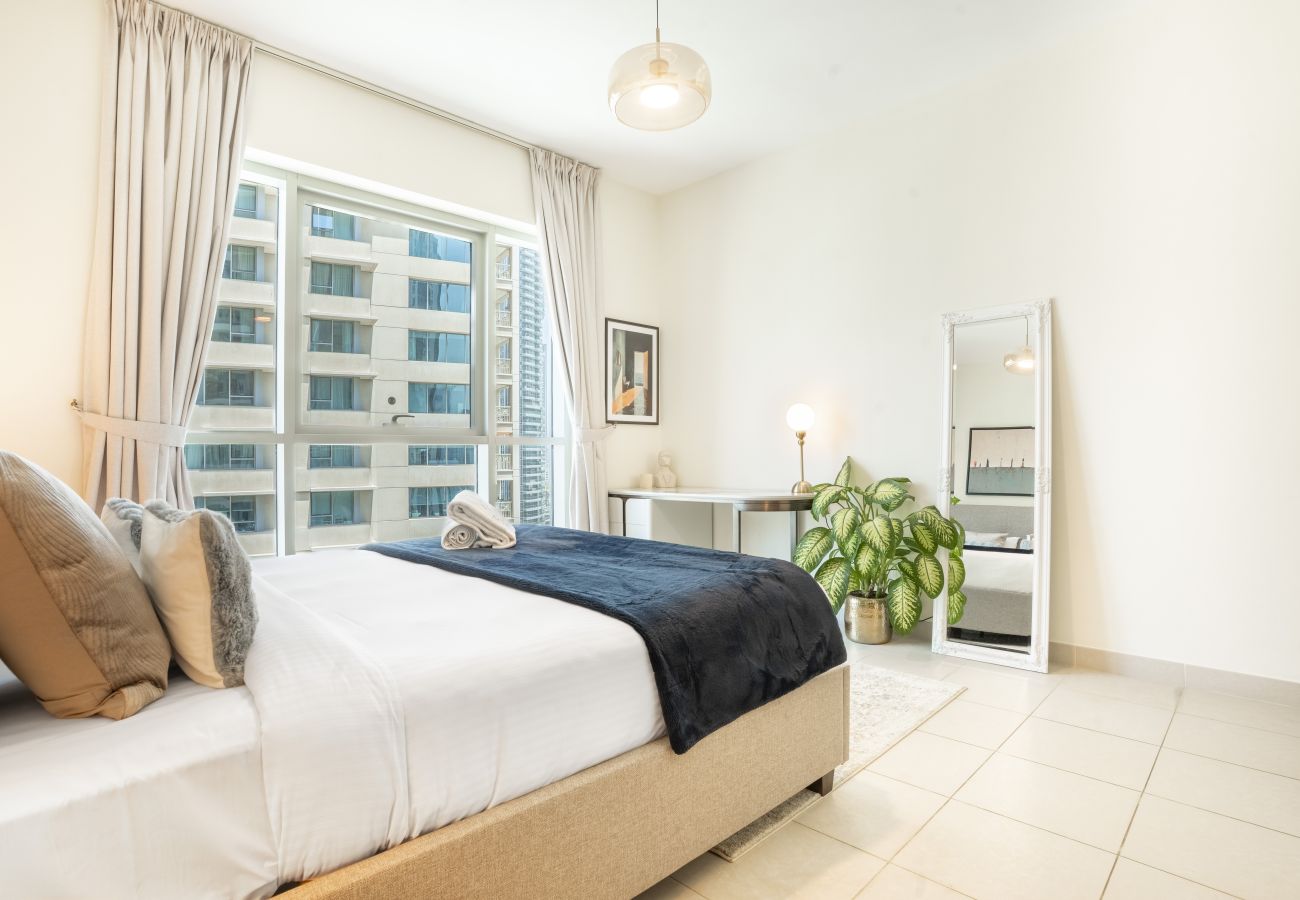 Apartment in Dubai - Contemporary 2BR Apt w/ Burj Khalifa & Fountain Views