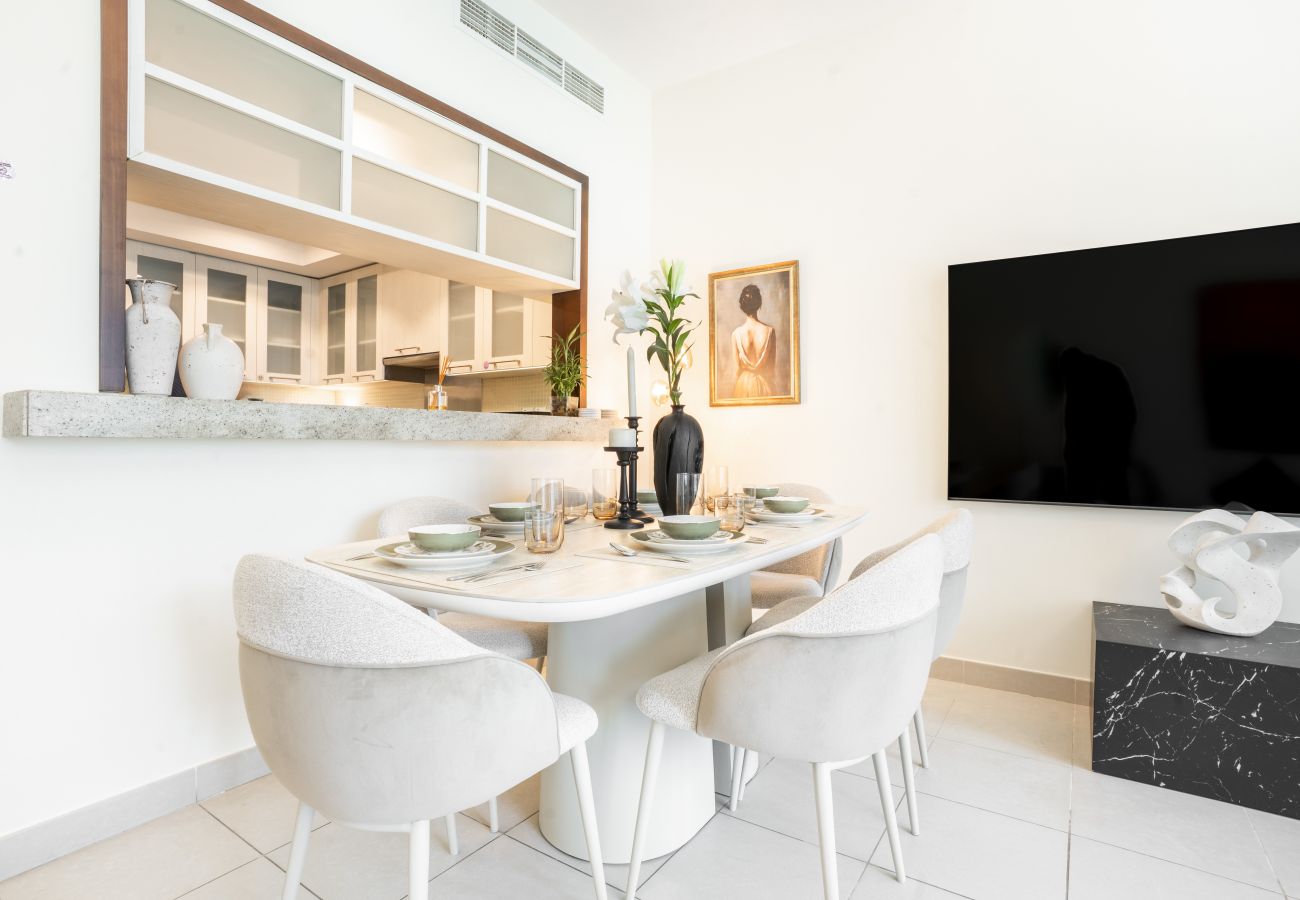 Apartment in Dubai - Contemporary 2BR Apt w/ Burj Khalifa & Fountain Views
