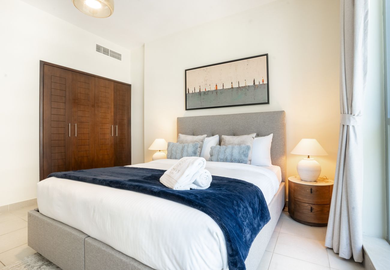 Apartment in Dubai - Contemporary 2BR Apt w/ Burj Khalifa & Fountain Views