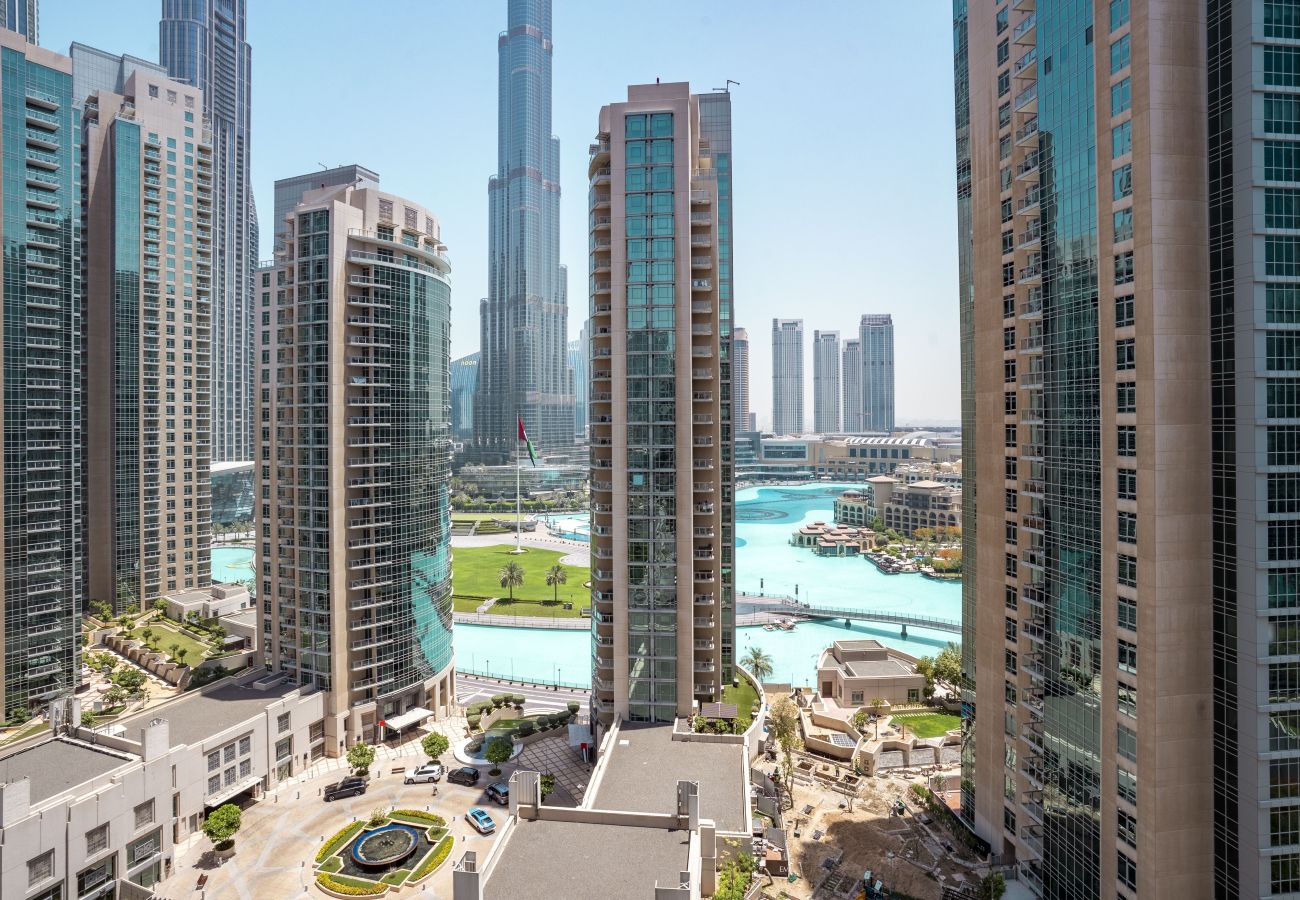Apartment in Dubai - Contemporary 2BR Apt w/ Burj Khalifa & Fountain Views