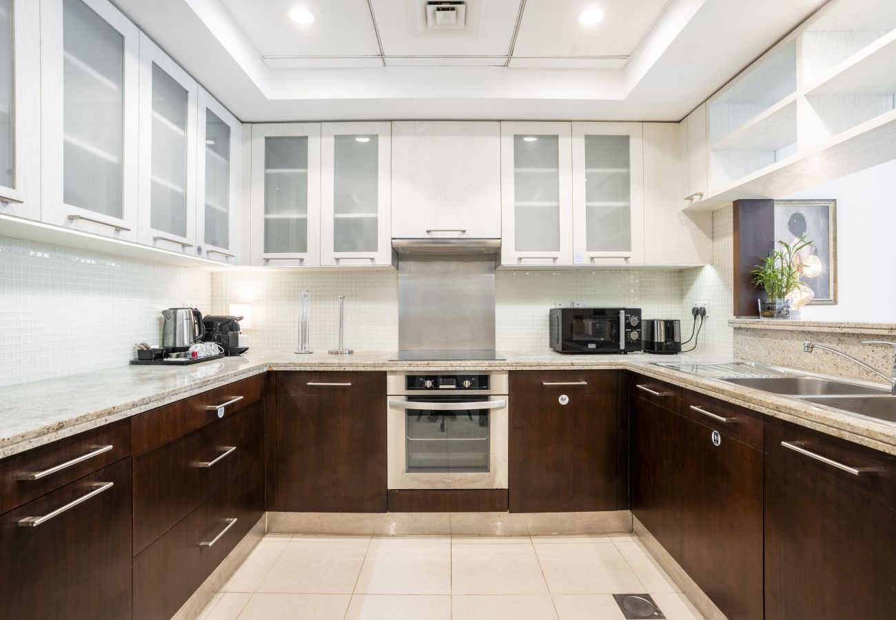 Apartment in Dubai - Contemporary 2BR Apt w/ Burj Khalifa & Fountain Views