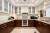 Apartment in Dubai - Contemporary 2BR Apt w/ Burj Khalifa & Fountain Views