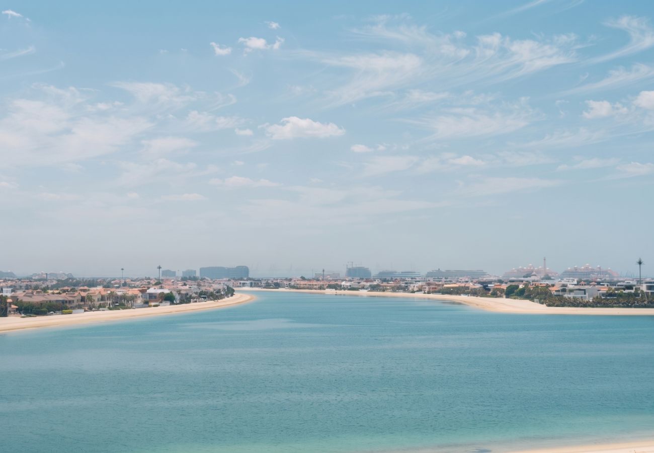 Apartment in Dubai - Breathtaking 2BR Apt w/ Sea view