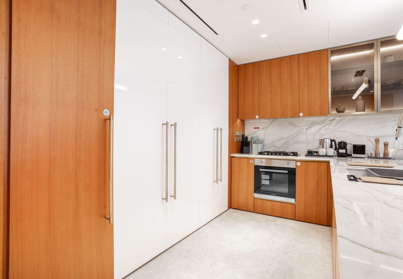Apartment in Dubai - Breathtaking 2BR Apt w/ Sea view