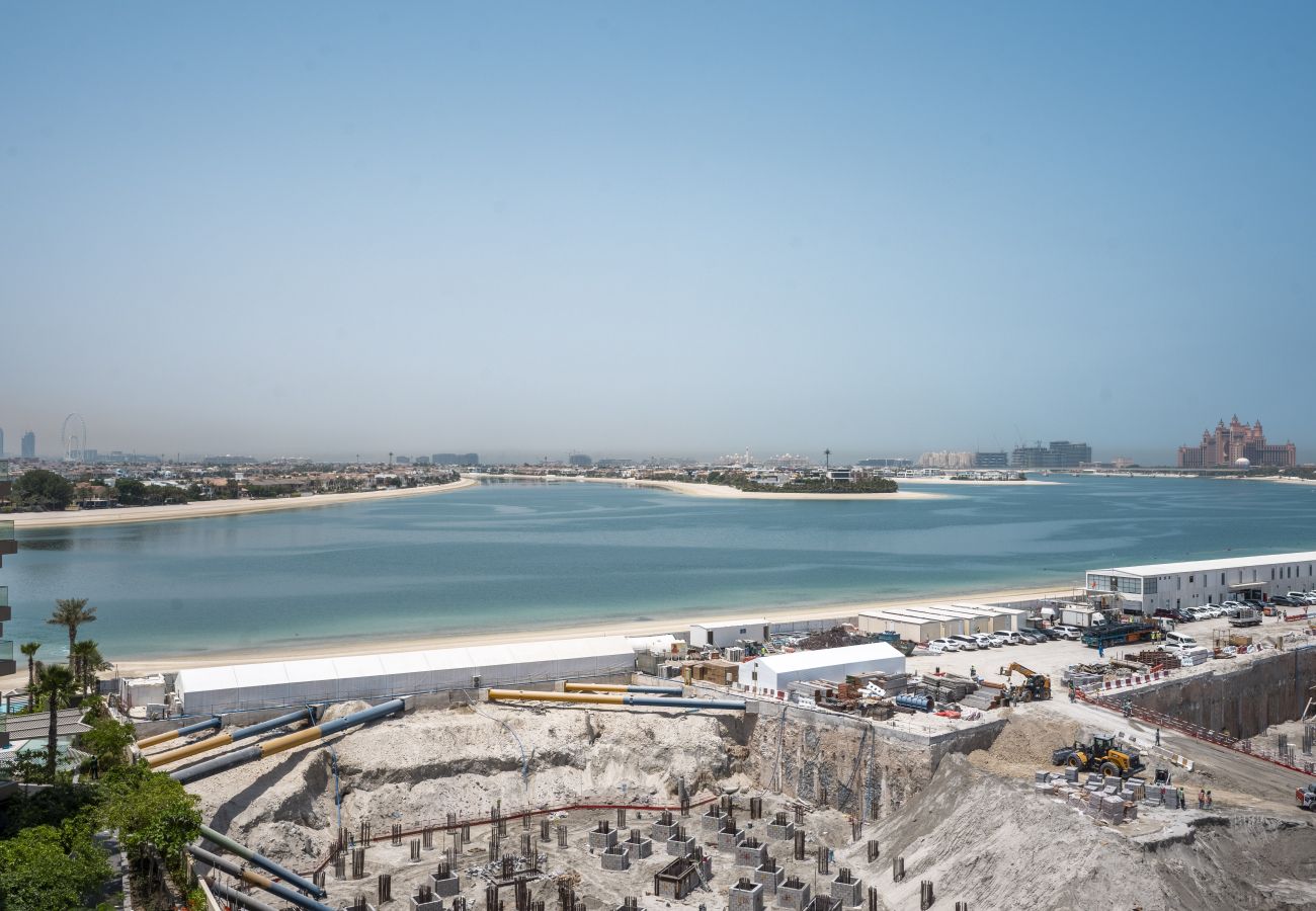Apartment in Dubai - Breathtaking 2BR Apt w/ Sea view