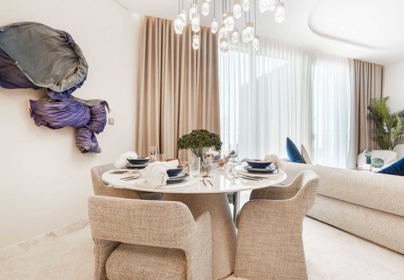 Apartment in Dubai - Breathtaking 2BR Apt w/ Sea view
