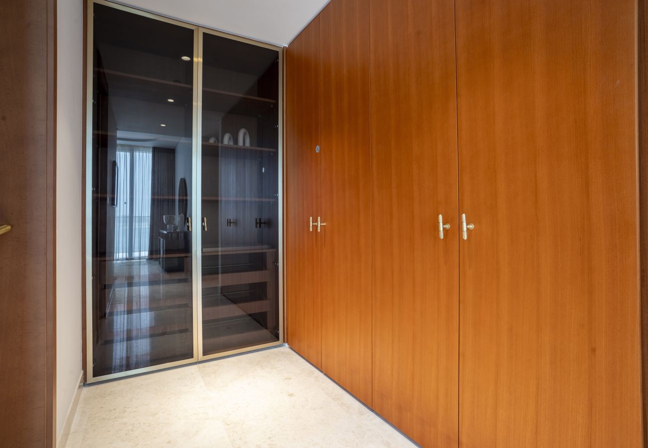 Apartment in Dubai - Breathtaking 2BR Apt w/ Sea view