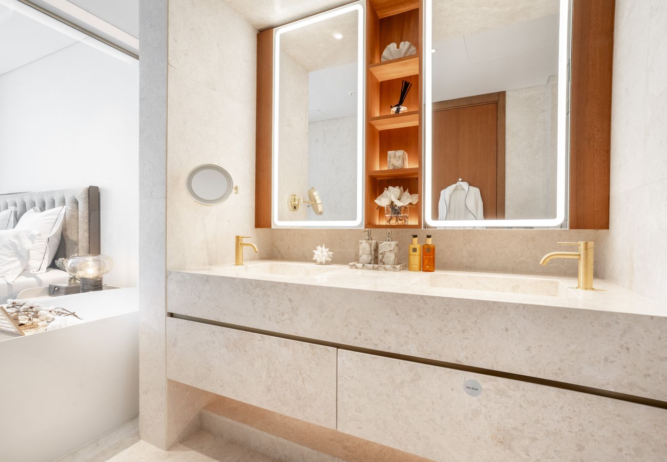 Apartment in Dubai - Breathtaking 2BR Apt w/ Sea view
