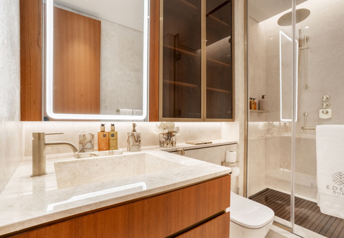 Apartment in Dubai - Breathtaking 2BR Apt w/ Sea view