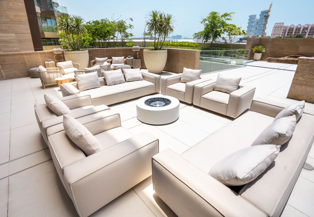 Apartment in Dubai - Breathtaking 2BR Apt w/ Sea view