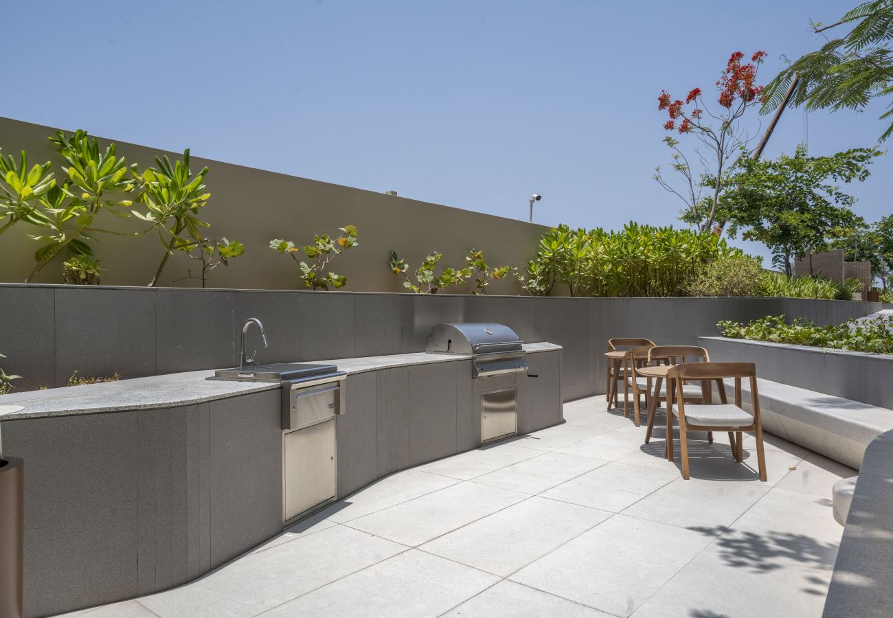Apartment in Dubai - Breathtaking 2BR Apt w/ Sea view