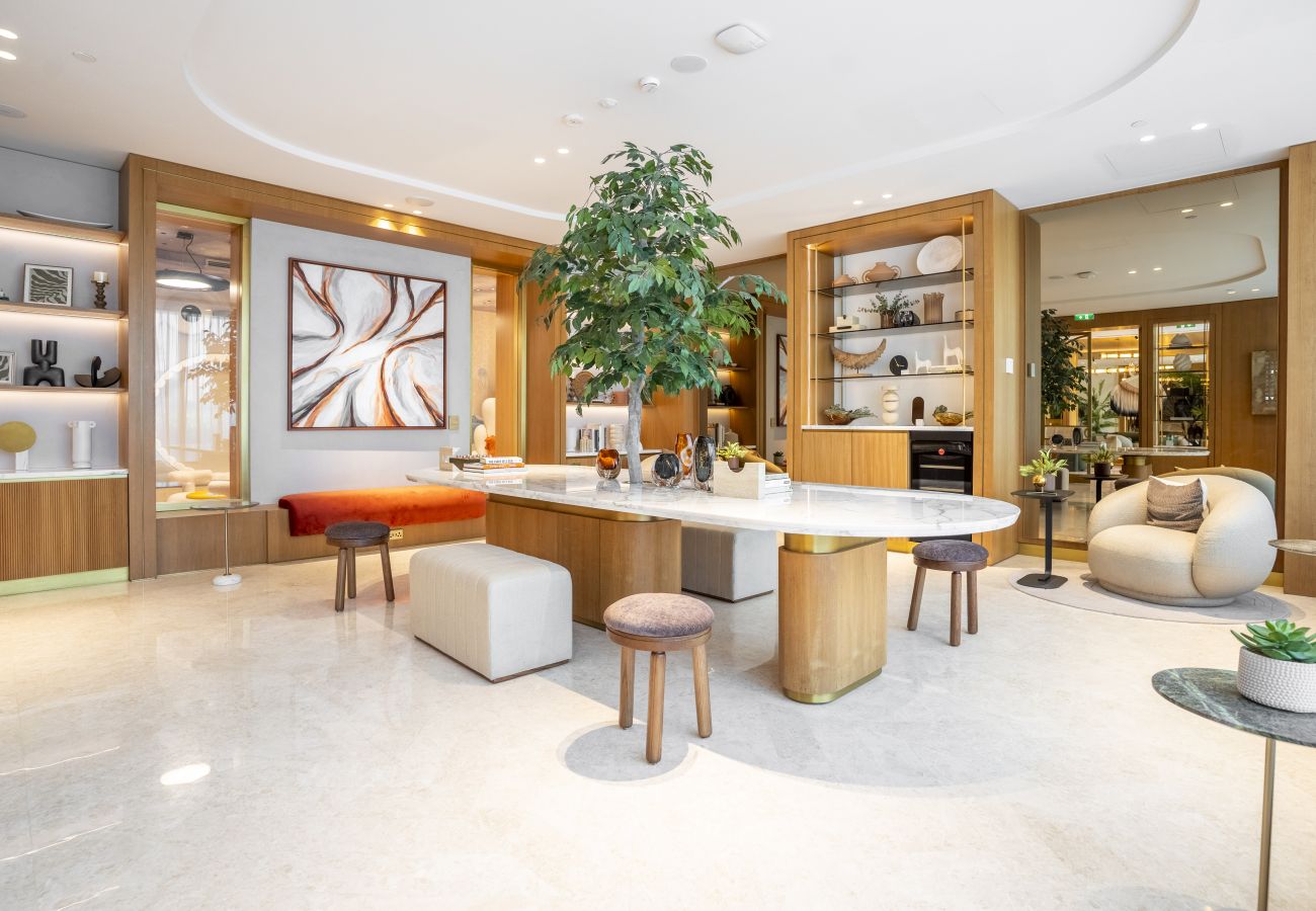Apartment in Dubai - Breathtaking 2BR Apt w/ Sea view