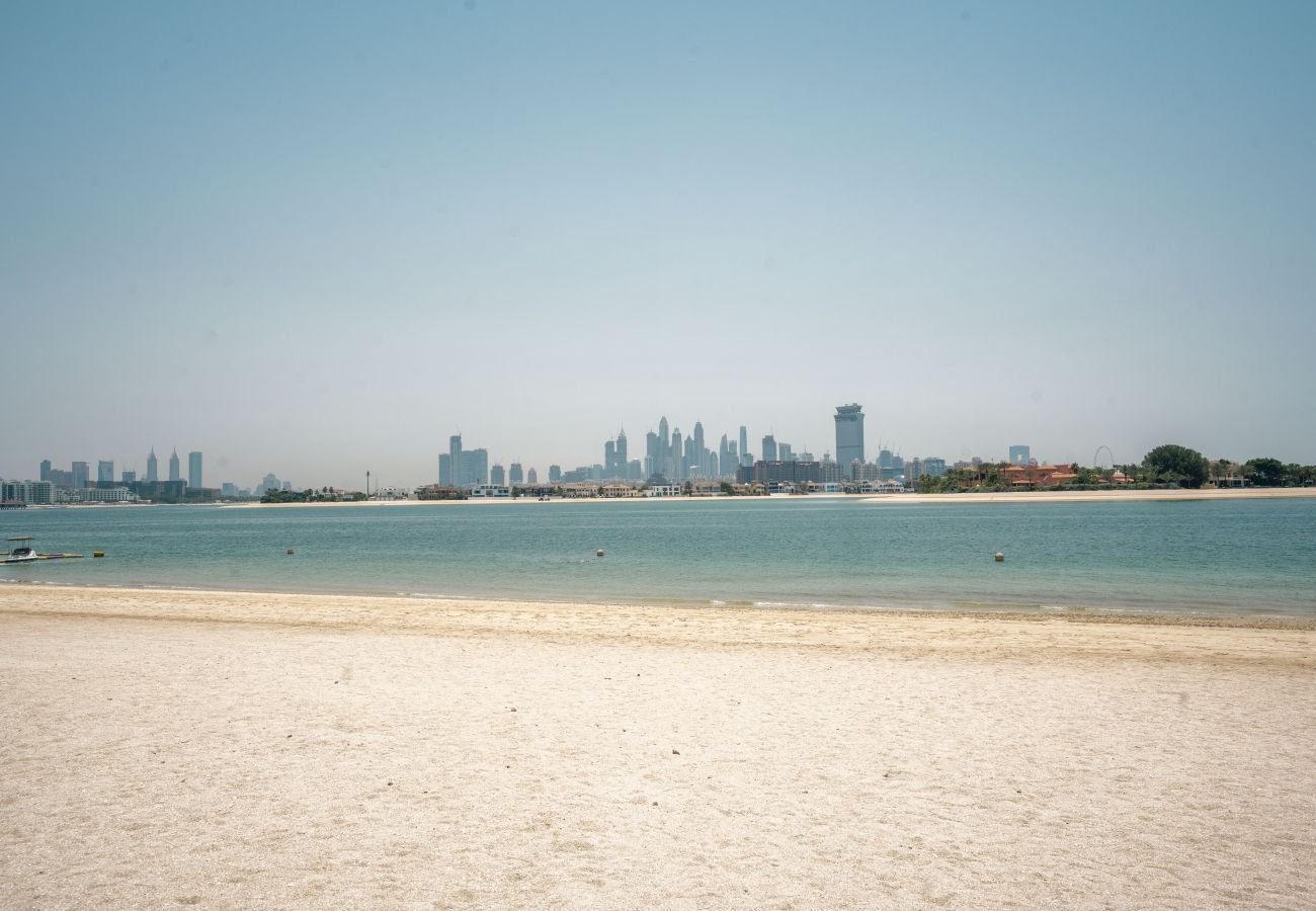 Apartment in Dubai - Breathtaking 2BR Apt w/ Sea view