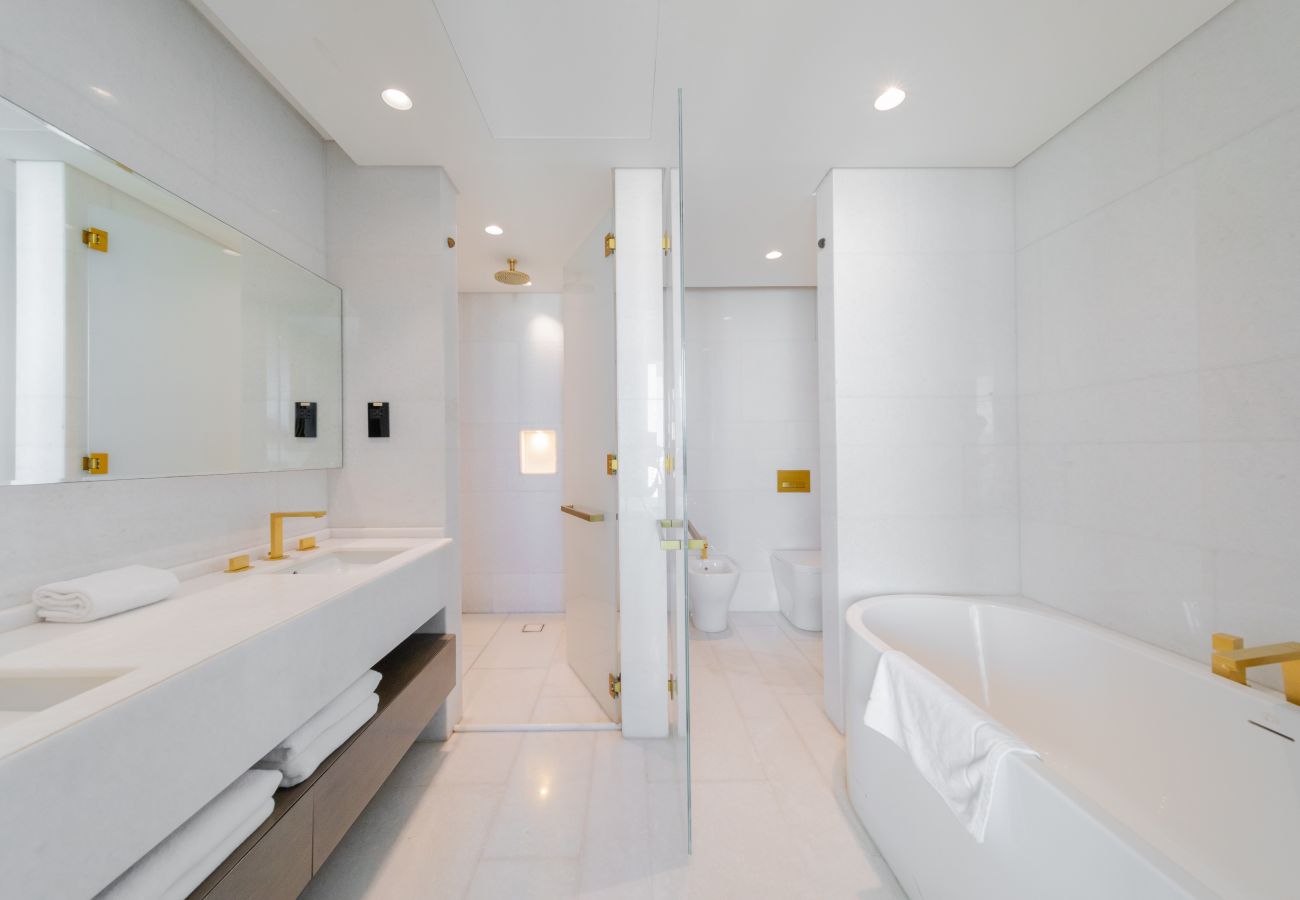 Apartment in Dubai - Impressive 2BR Apt w/sea view at FIVE Palm