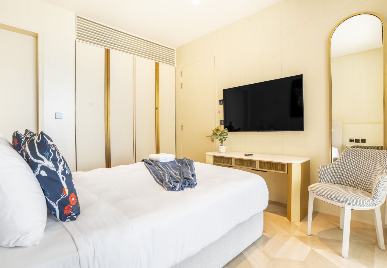 Apartment in Dubai - Opulent 2BR w/sea view at FIVE Palm