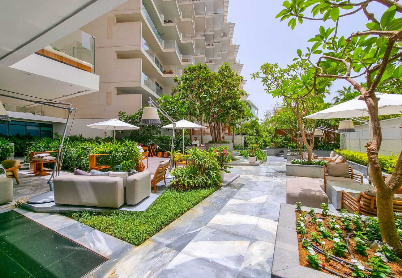 Apartment in Dubai - Bespoke 2BR Apt w/Sea View at FIVE Palm